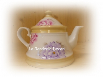 Teiera da fuoco con peonie