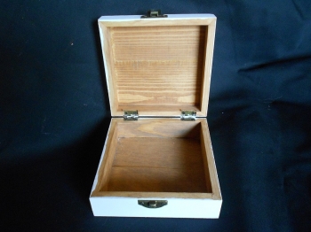 scatola in legno con fiocco