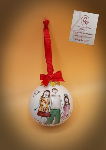 Palla di Natale con famiglia coppia e  bimba