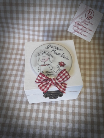 Scatola quadrata grazie maestra