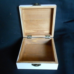 scatola in legno con fiocco