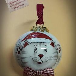 Palla di natale con gattino e fiocco