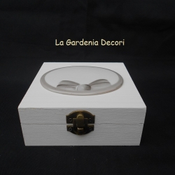 scatola in legno con fiocco
